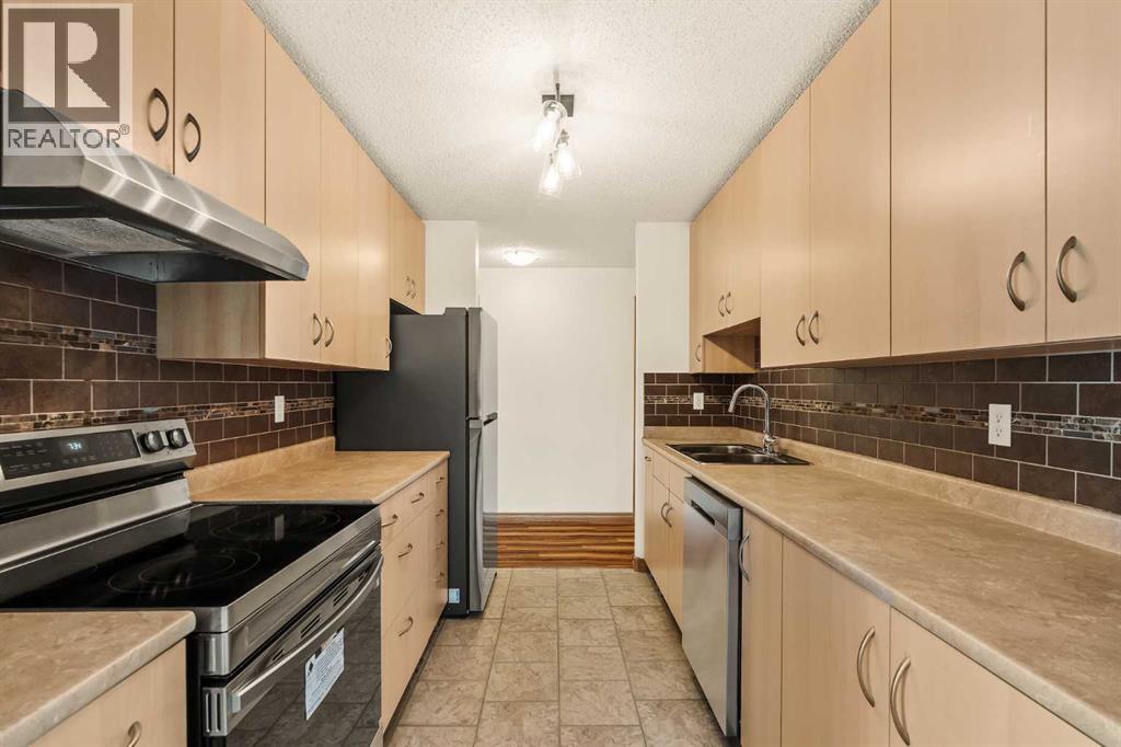 Photo 4 of 3302 80 Glamis Drive Sw, Calgary AB