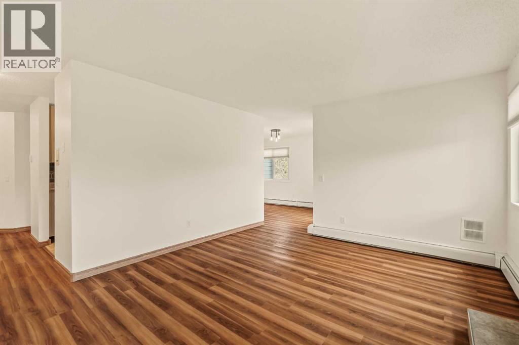 Photo 8 of 3302 80 Glamis Drive Sw, Calgary AB