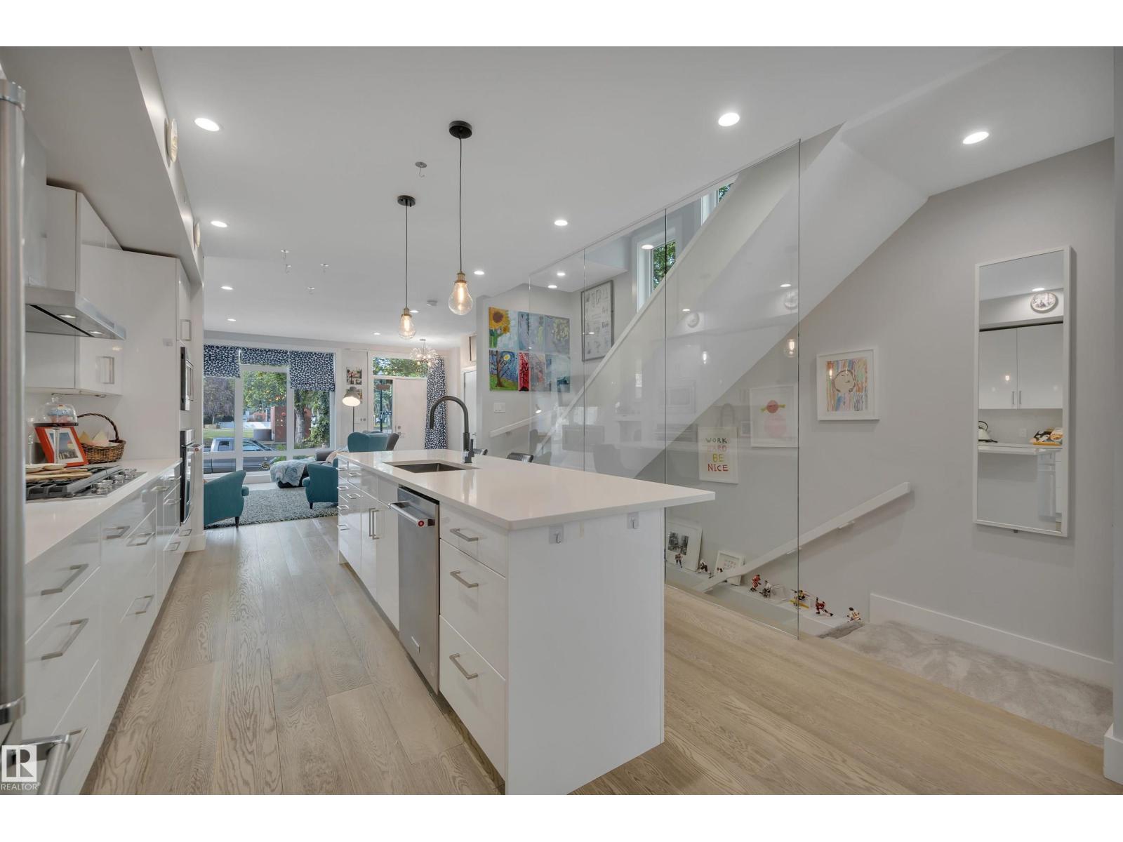 Photo 11 of 10233 139 St Nw, Edmonton AB