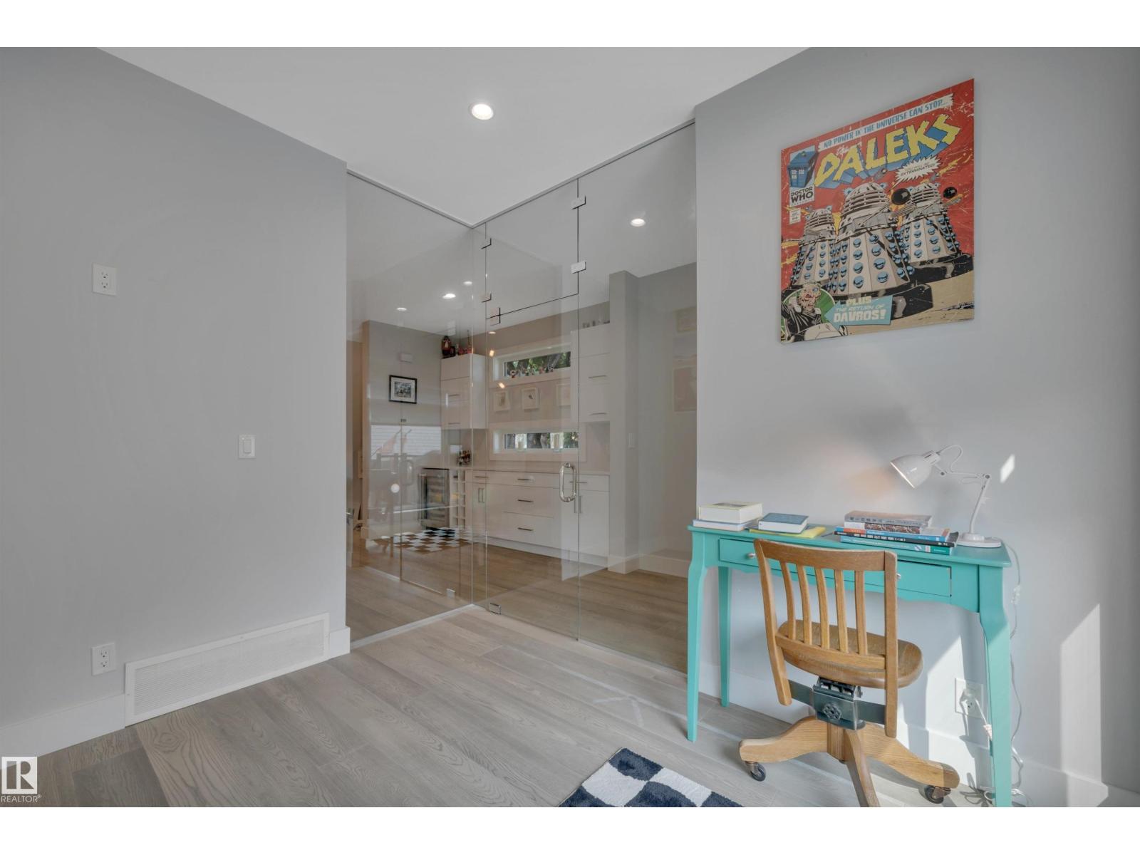 Photo 21 of 10233 139 St Nw, Edmonton AB