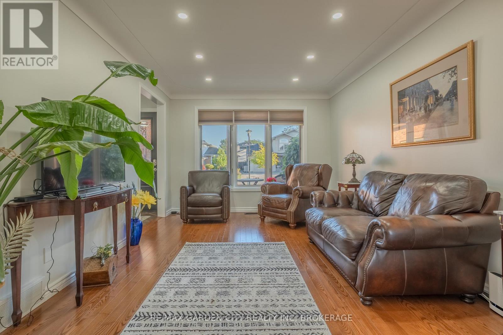 Photo 13 of 67 Chancery Circle, St Catharines ON