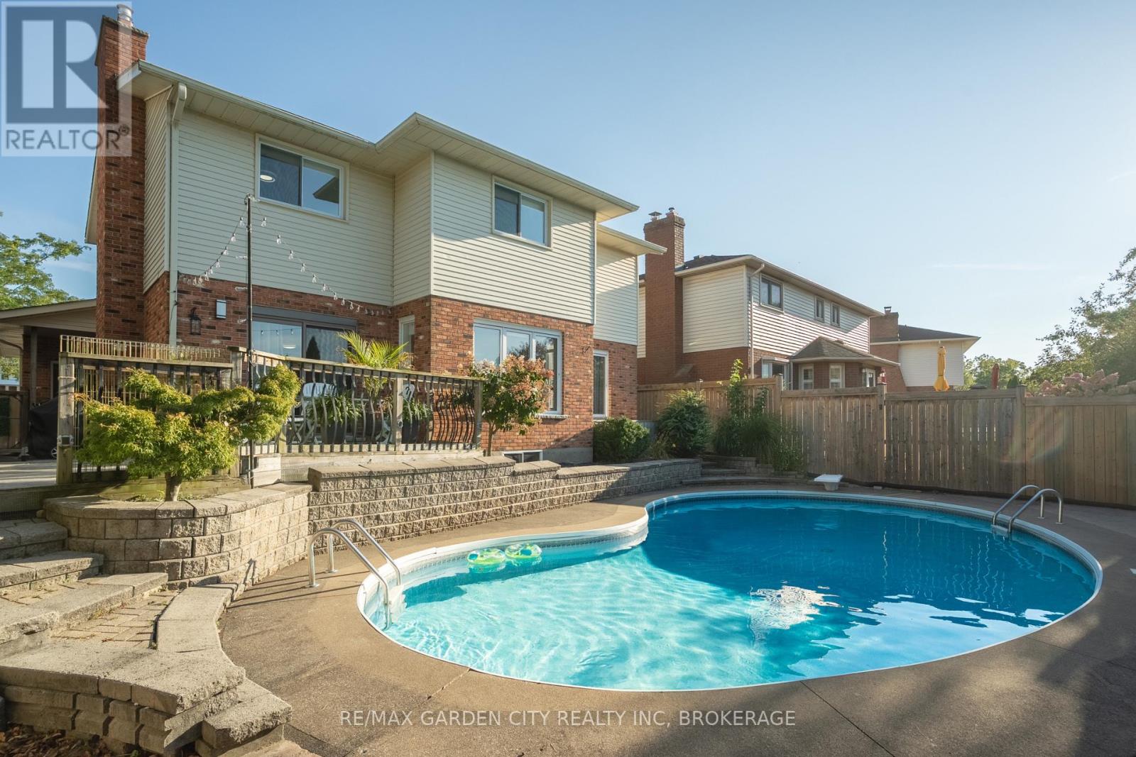 Photo 32 of 67 Chancery Circle, St Catharines ON