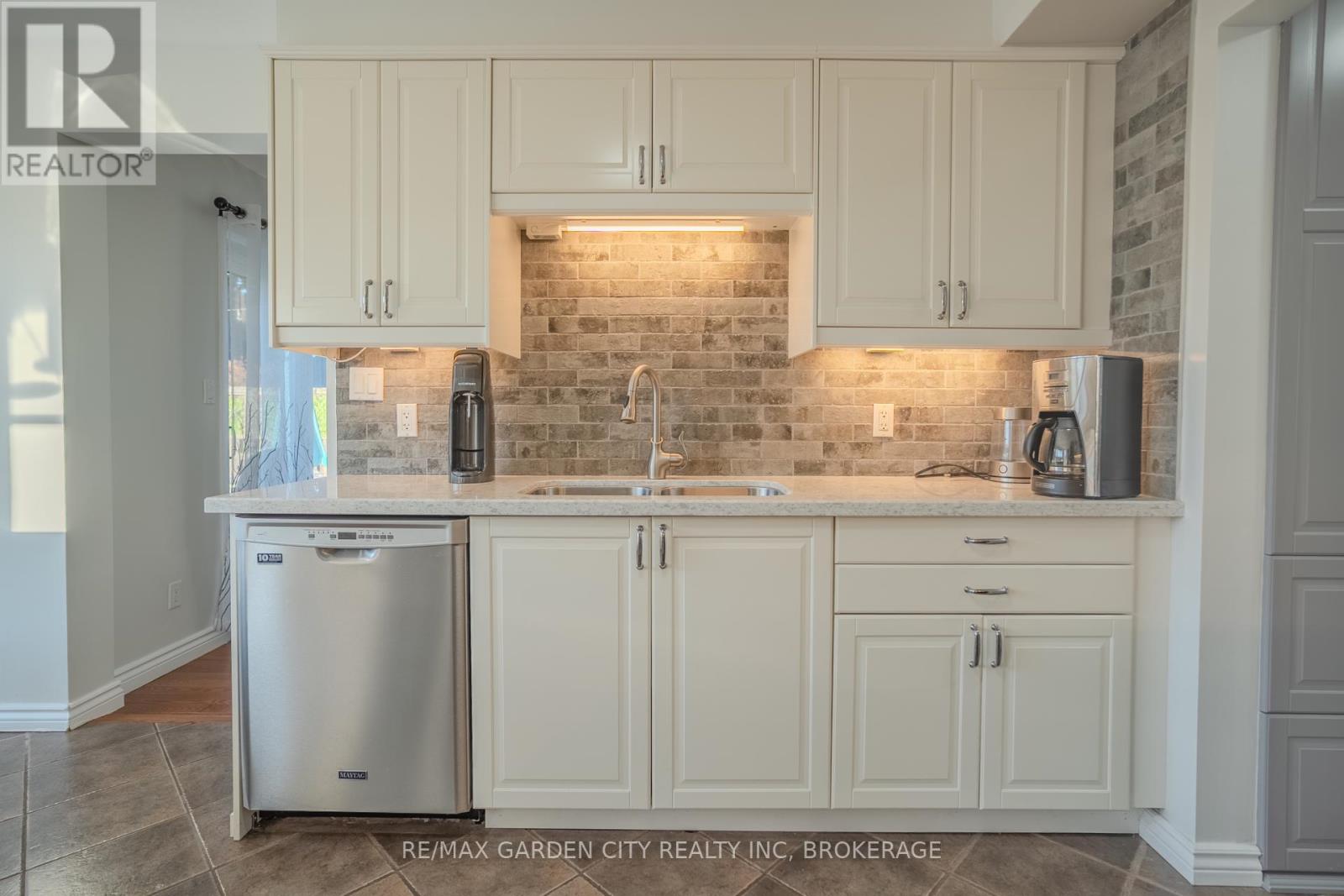 Photo 9 of 67 Chancery Circle, St Catharines ON
