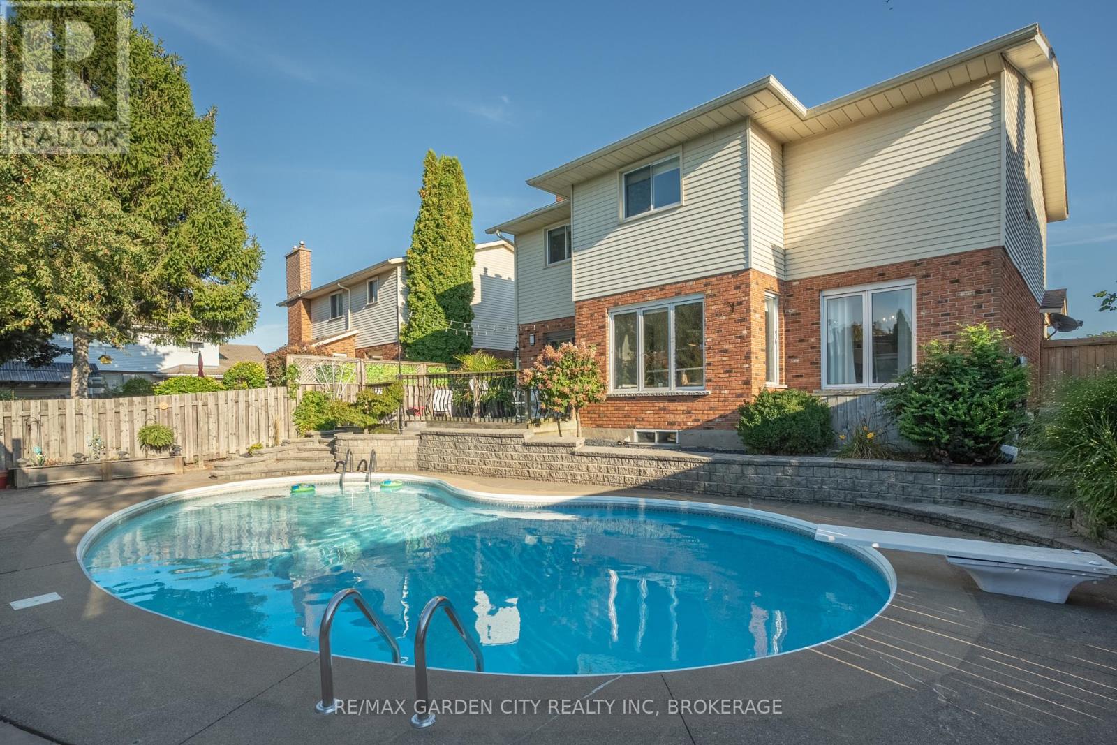 Photo 31 of 67 Chancery Circle, St Catharines ON