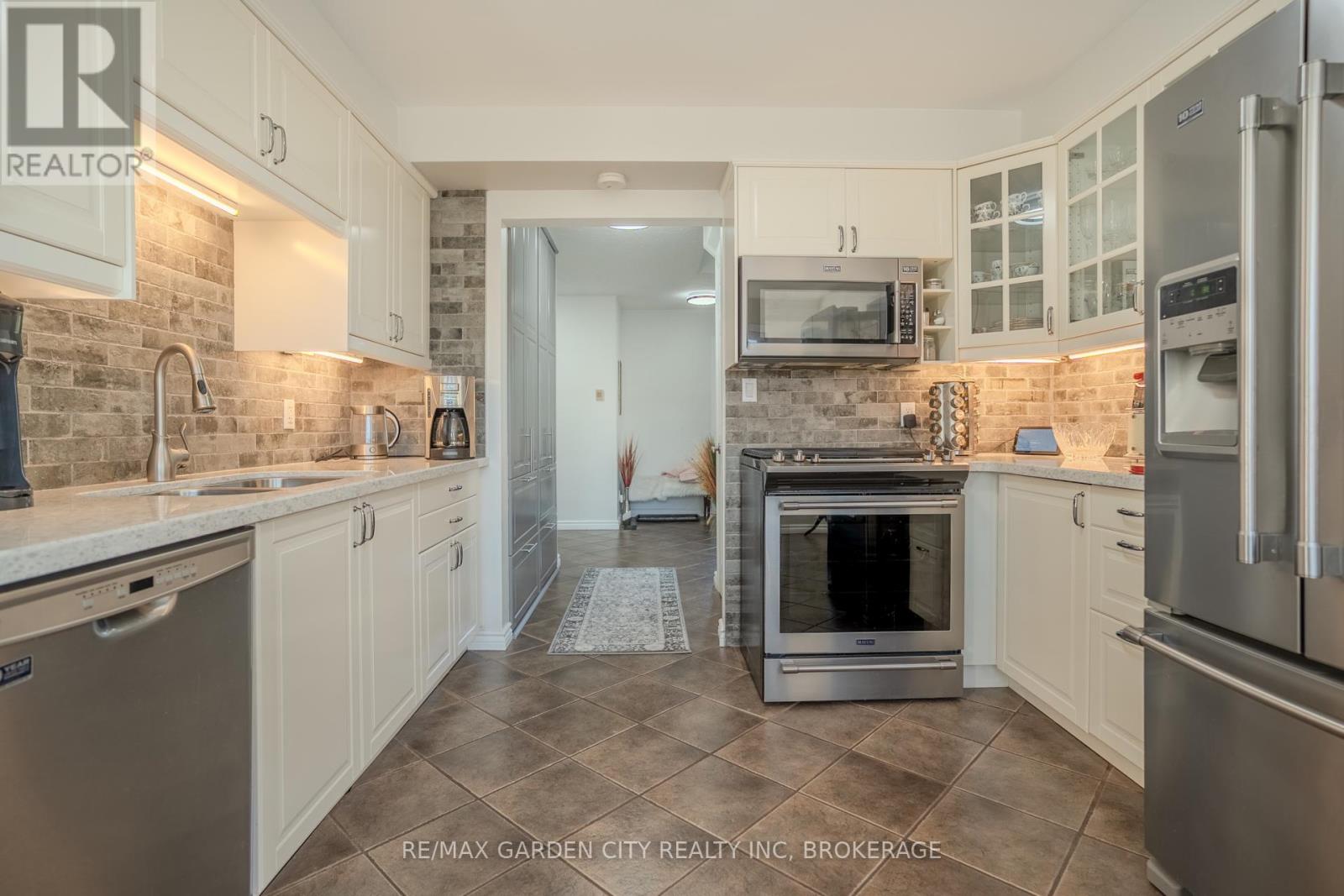 Photo 8 of 67 Chancery Circle, St Catharines ON