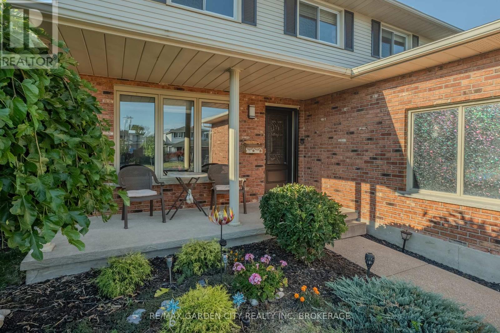 Photo 5 of 67 Chancery Circle, St Catharines ON