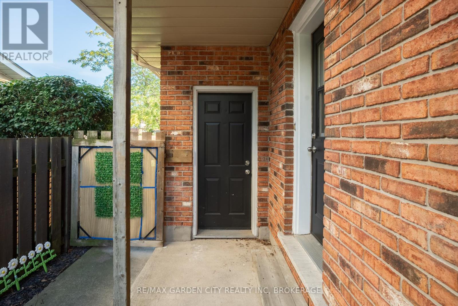 Photo 30 of 67 Chancery Circle, St Catharines ON