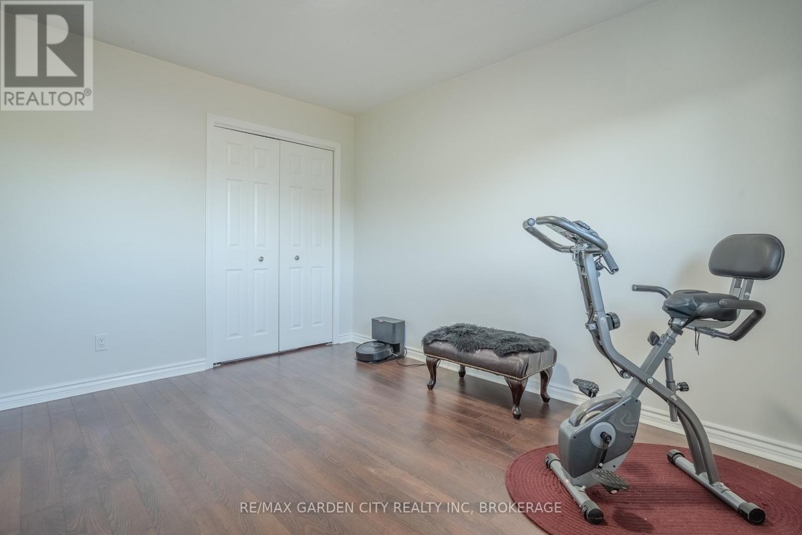 Photo 23 of 67 Chancery Circle, St Catharines ON