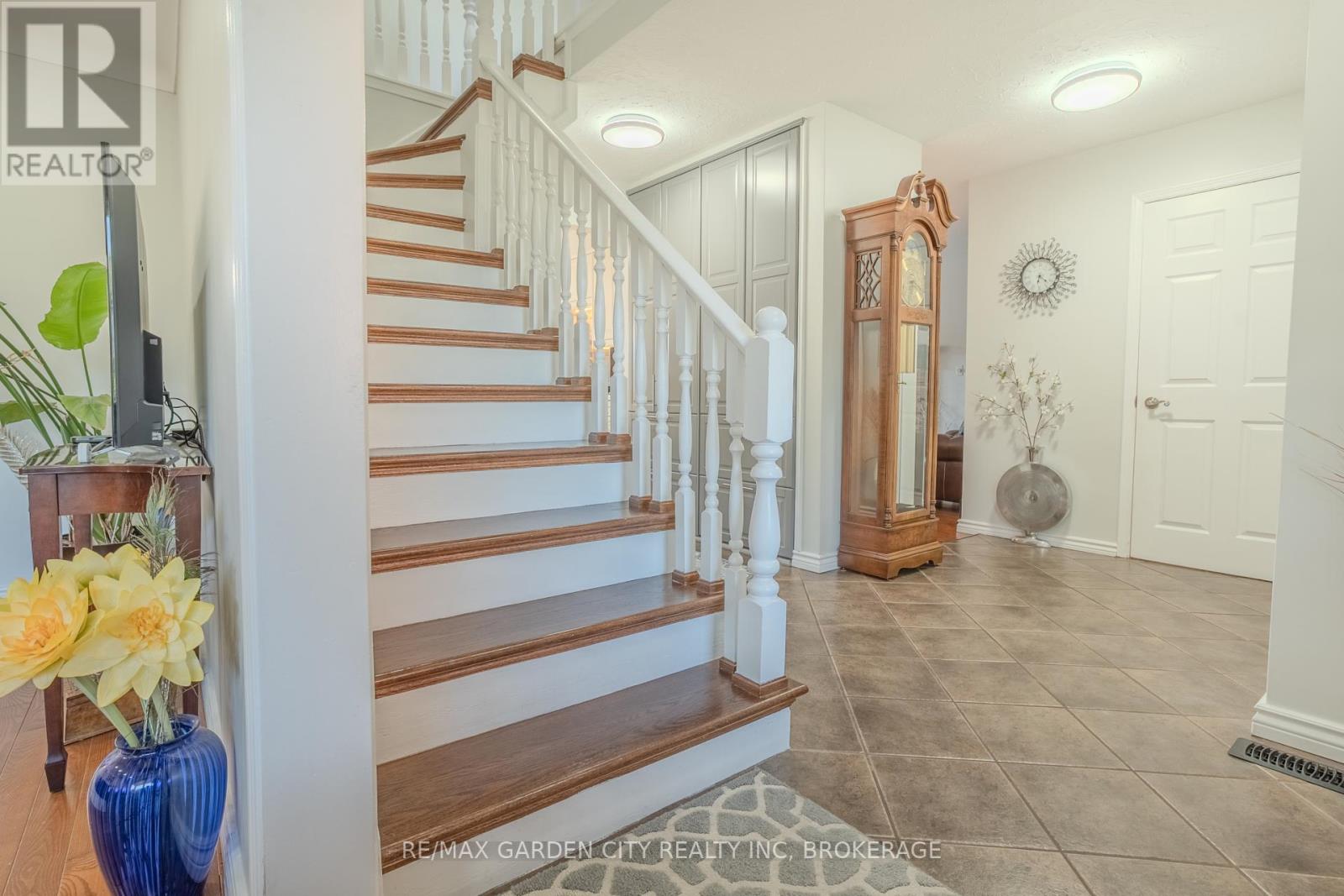 Photo 6 of 67 Chancery Circle, St Catharines ON