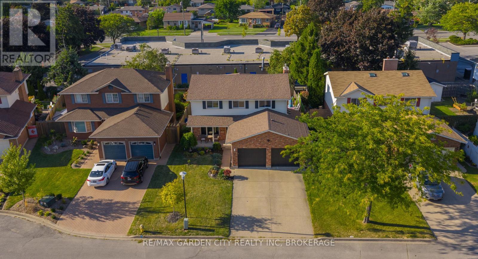 Photo 3 of 67 Chancery Circle, St Catharines ON
