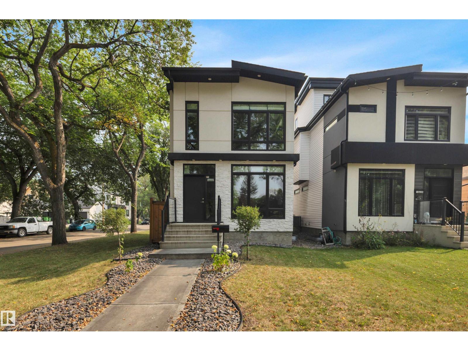 Photo 1 of 10233 139 St Nw, Edmonton AB