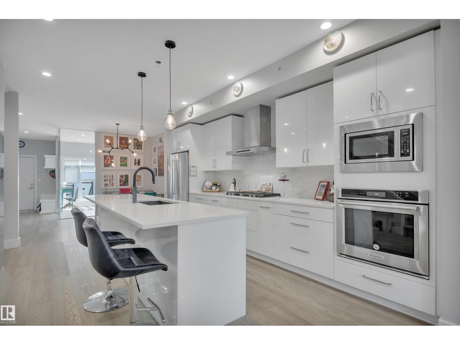 Photo 16 of 10233 139 St Nw, Edmonton AB