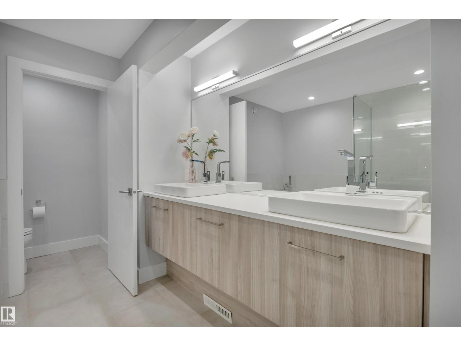 Photo 31 of 10233 139 St Nw, Edmonton AB