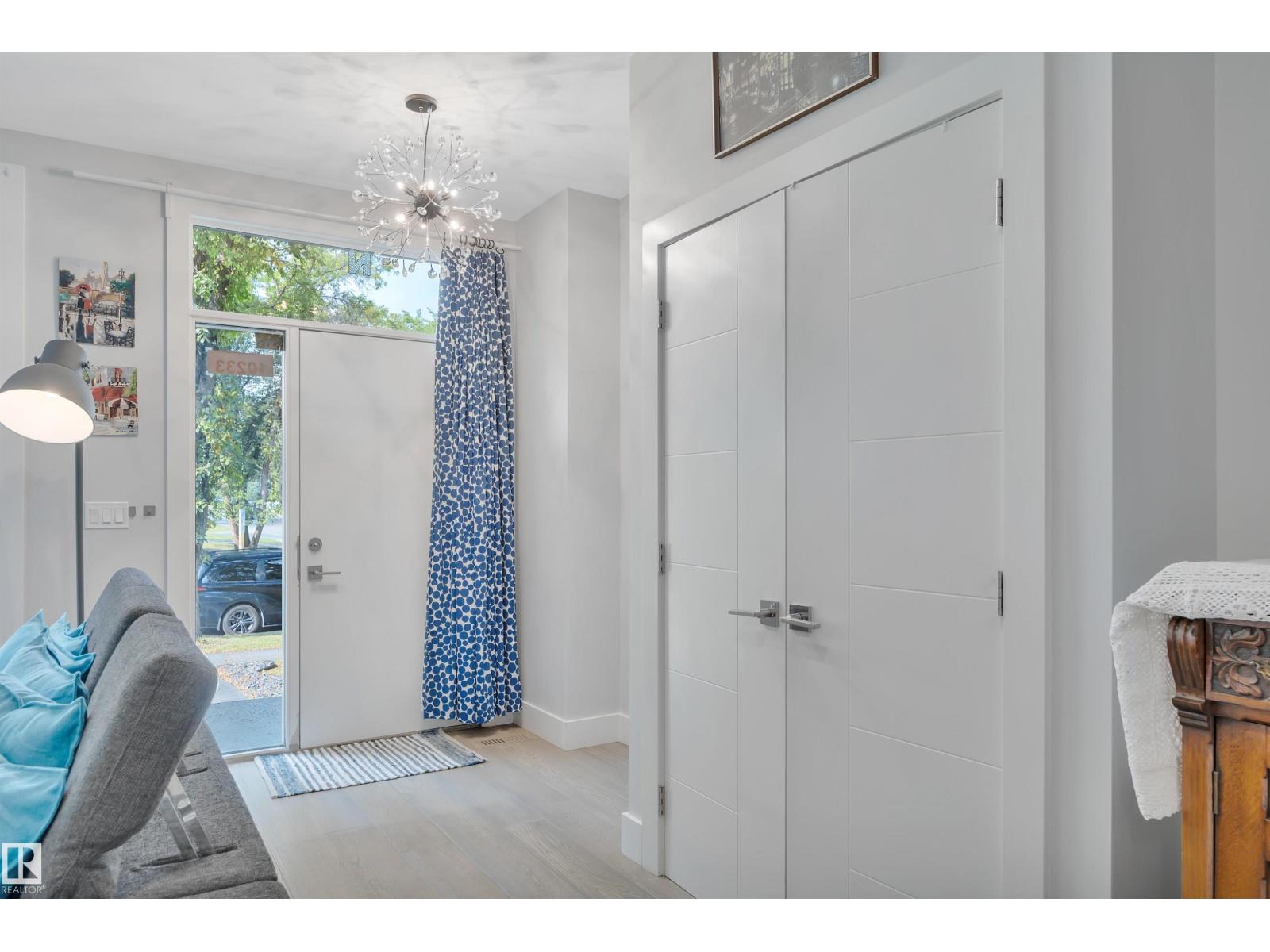 Photo 6 of 10233 139 St Nw, Edmonton AB
