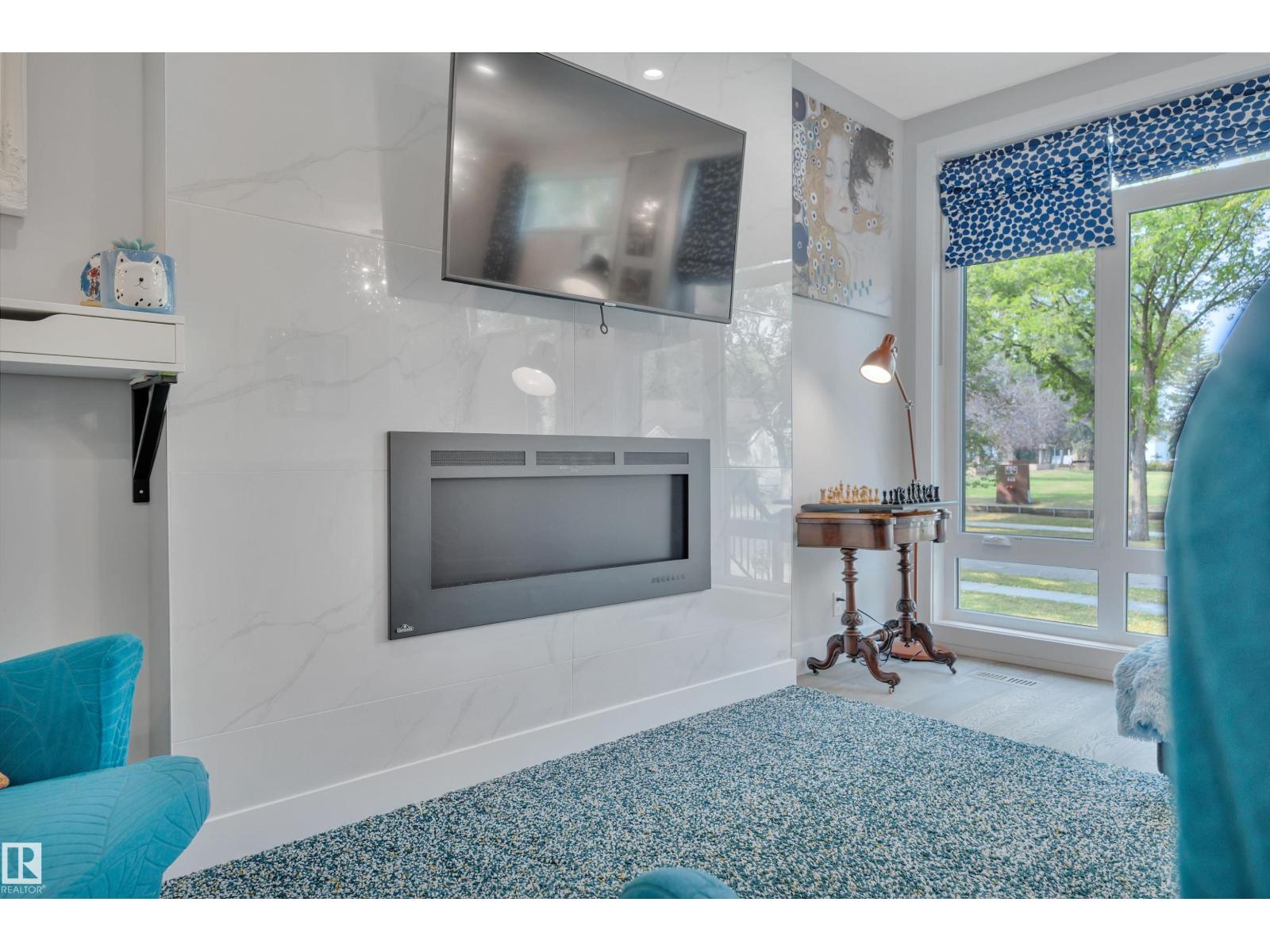 Photo 5 of 10233 139 St Nw, Edmonton AB