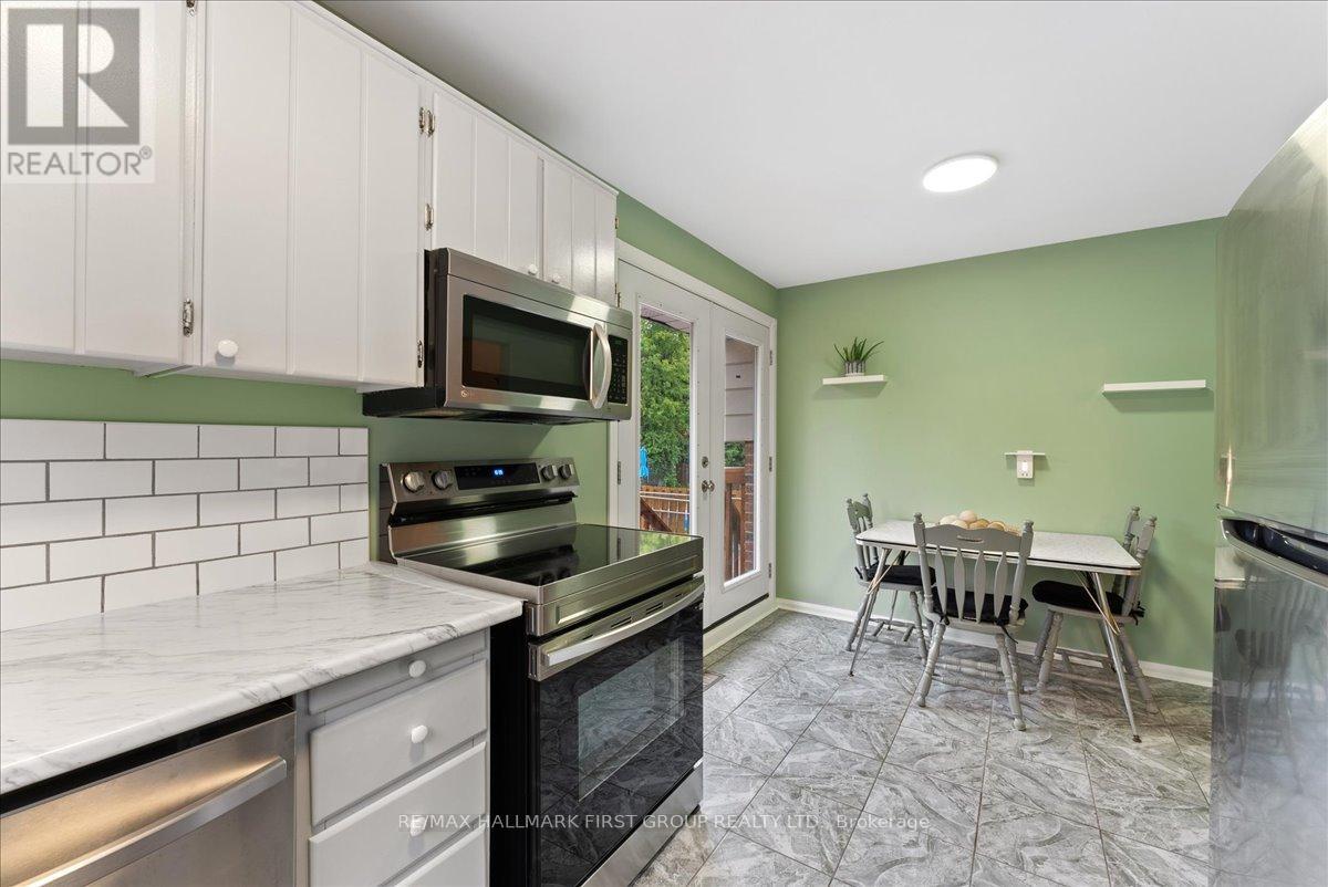 Photo 17 of 1868 Malden Crescent, Pickering ON