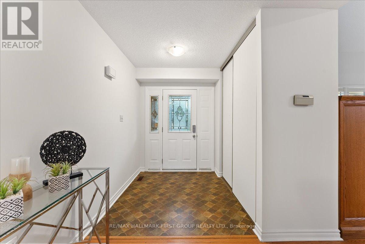 Photo 4 of 1868 Malden Crescent, Pickering ON