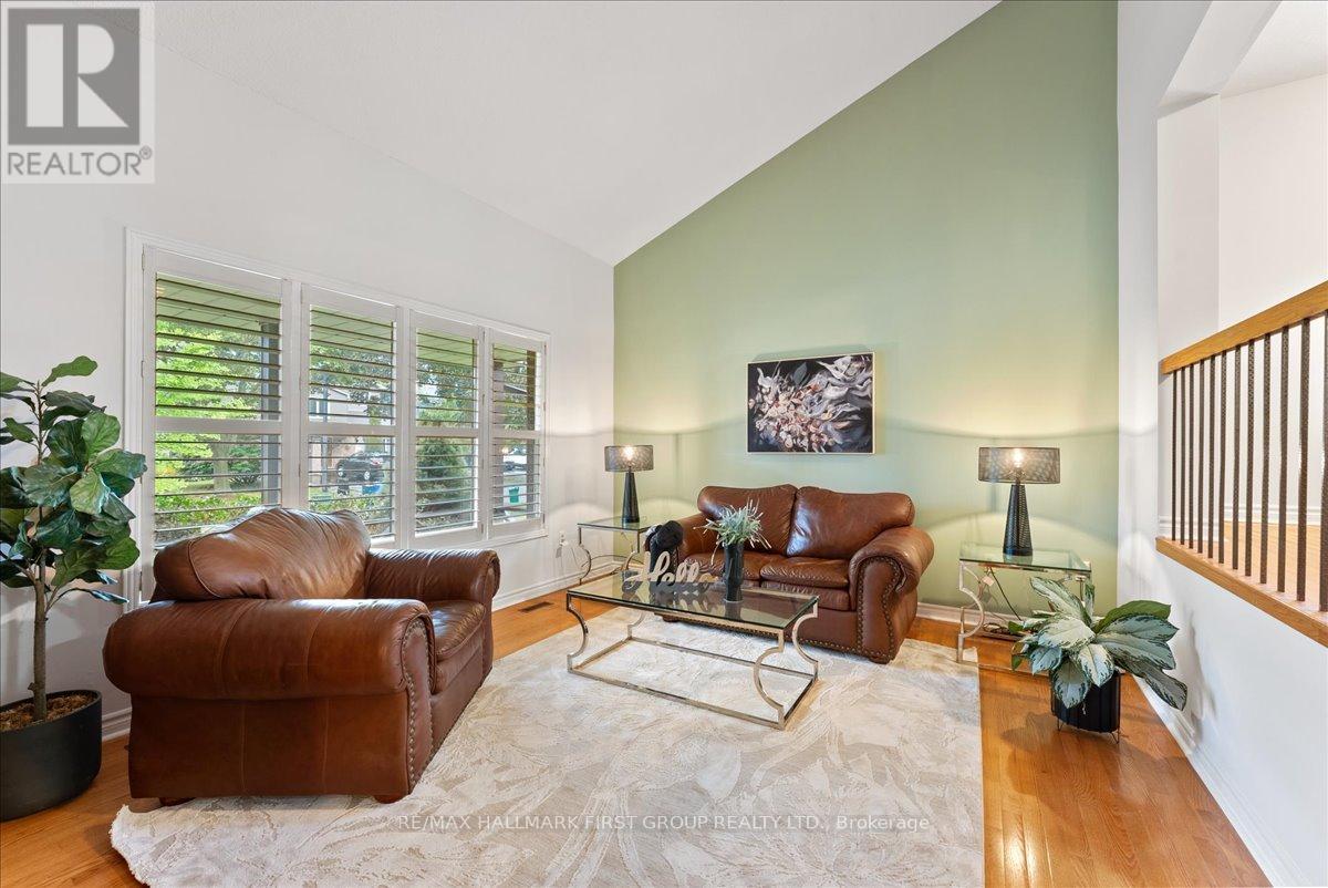 Photo 5 of 1868 Malden Crescent, Pickering ON