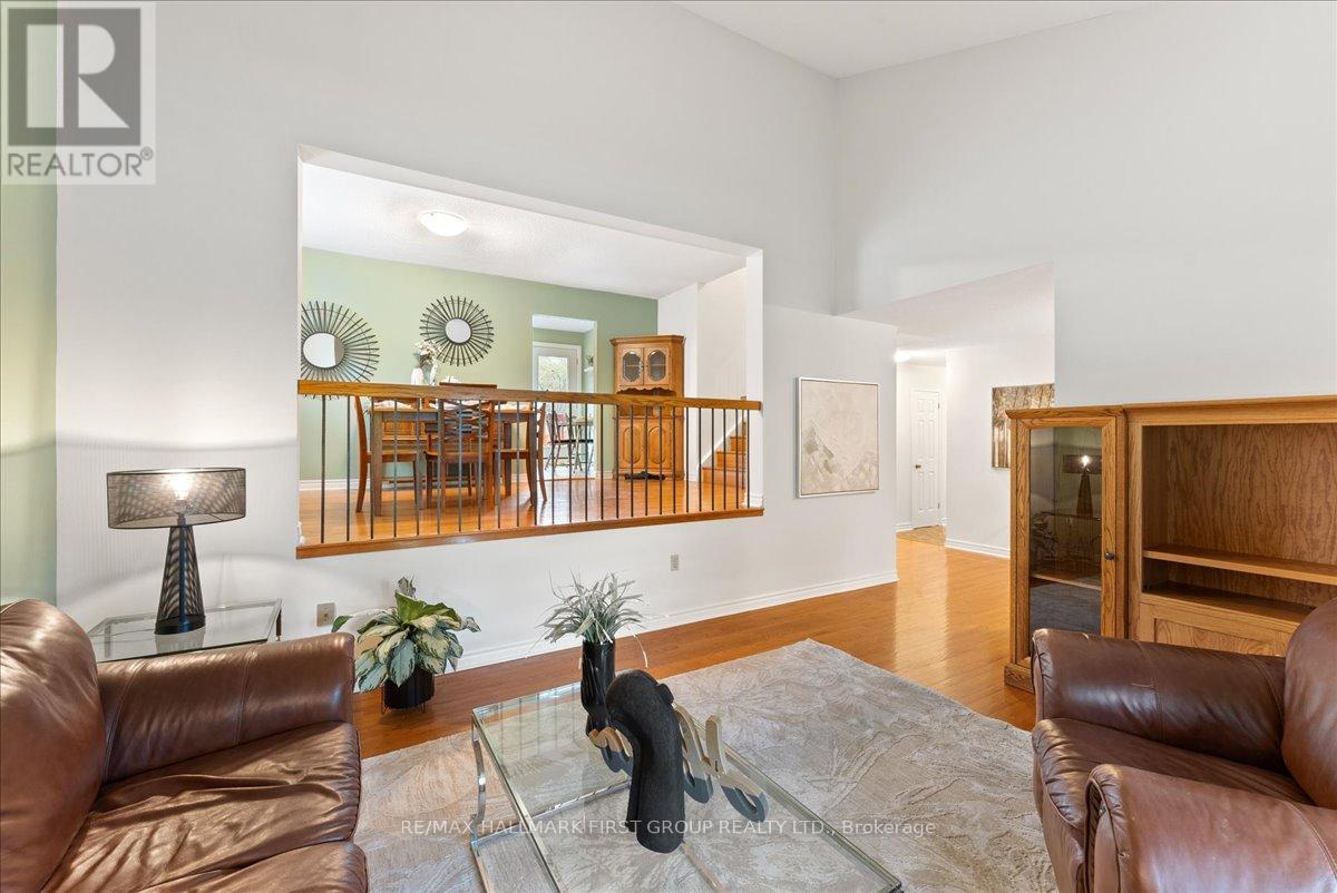 Photo 6 of 1868 Malden Crescent, Pickering ON
