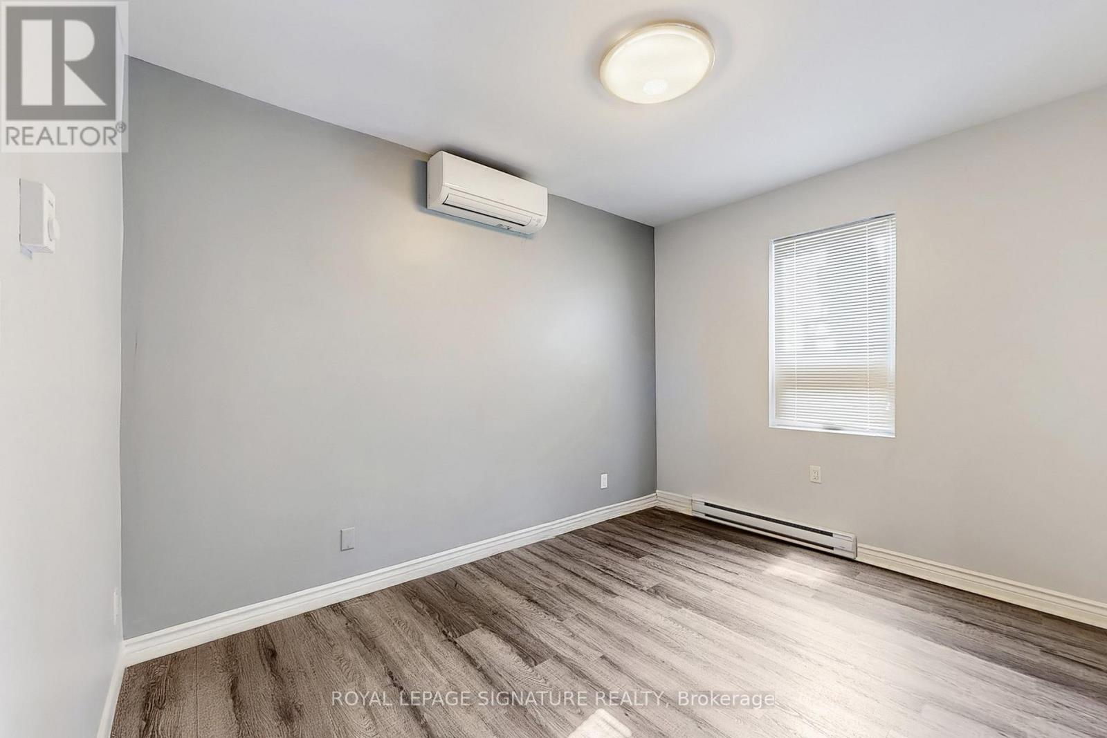 Photo 4 of 1 427 Danforth Avenue, Toronto ON