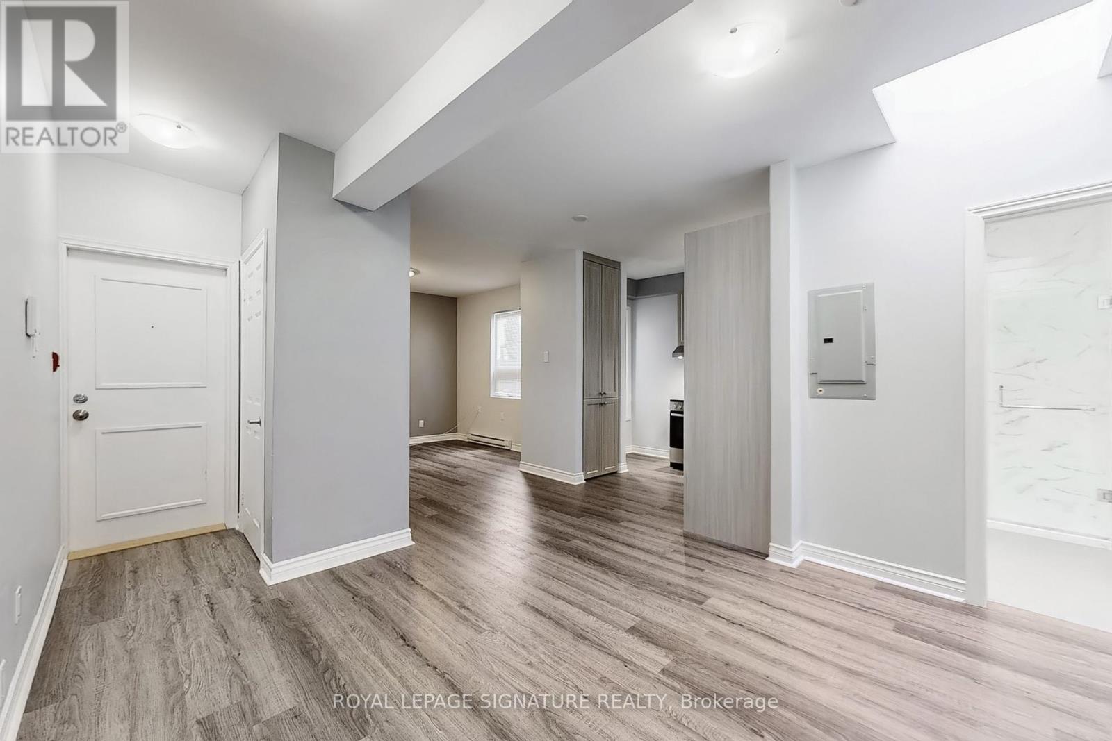 Photo 5 of 1 427 Danforth Avenue, Toronto ON