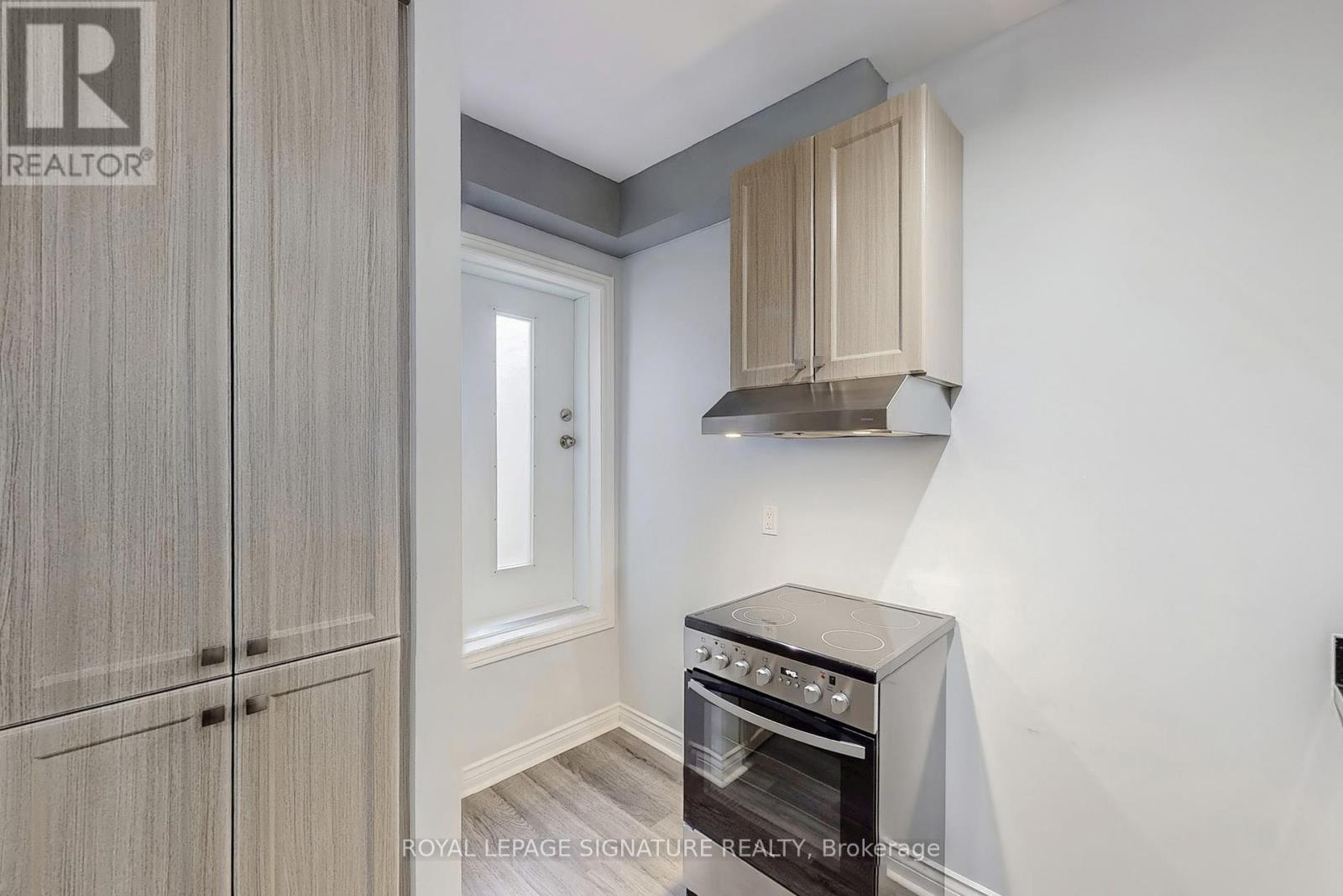 Photo 9 of 1 427 Danforth Avenue, Toronto ON