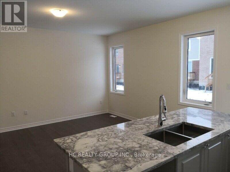 Photo 5 of 122 Westfield Drive, Whitby ON