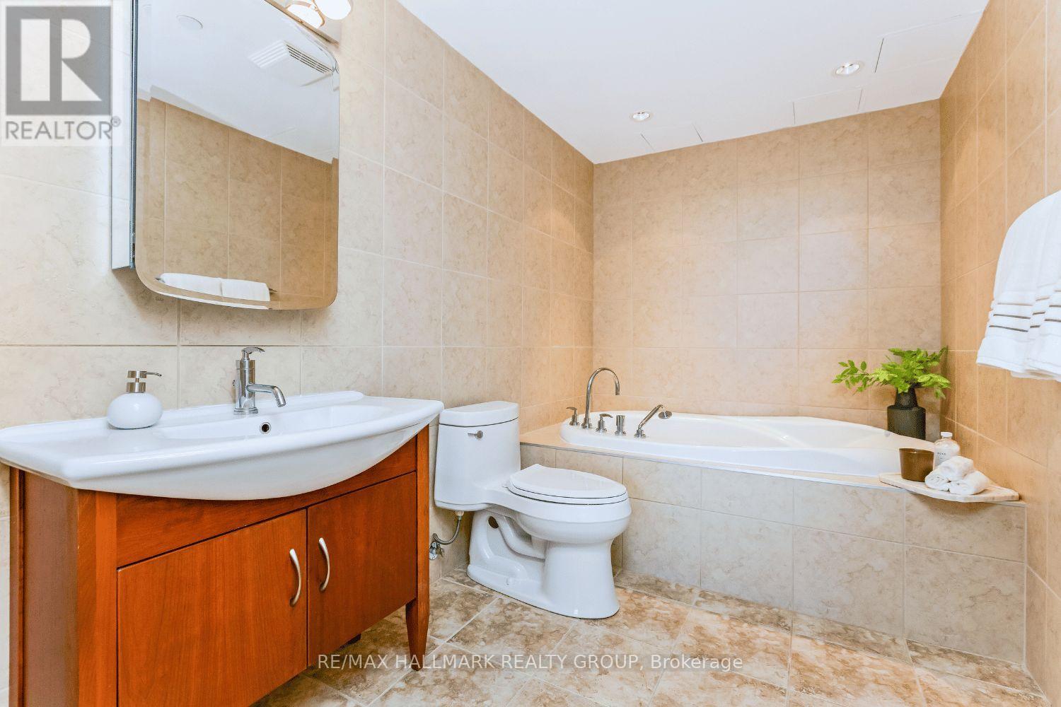 Photo 18 of 1404 90 George Street, Ottawa ON