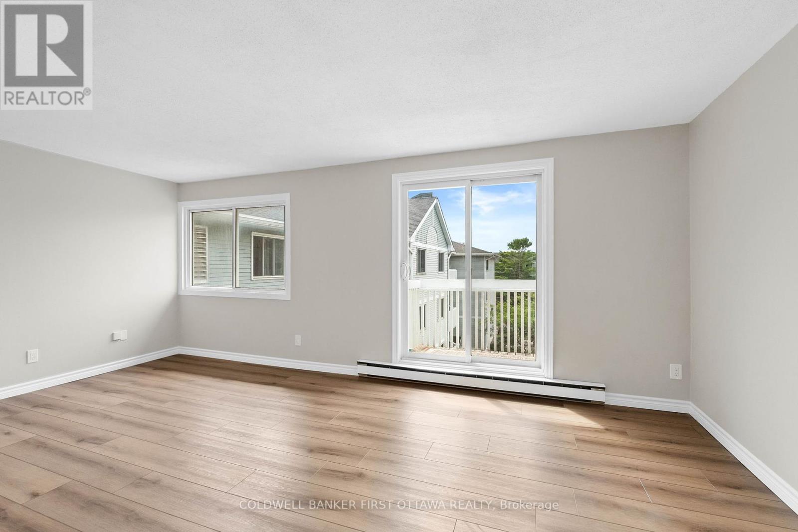 Photo 13 of 400 216 Viewmount Drive, Ottawa ON
