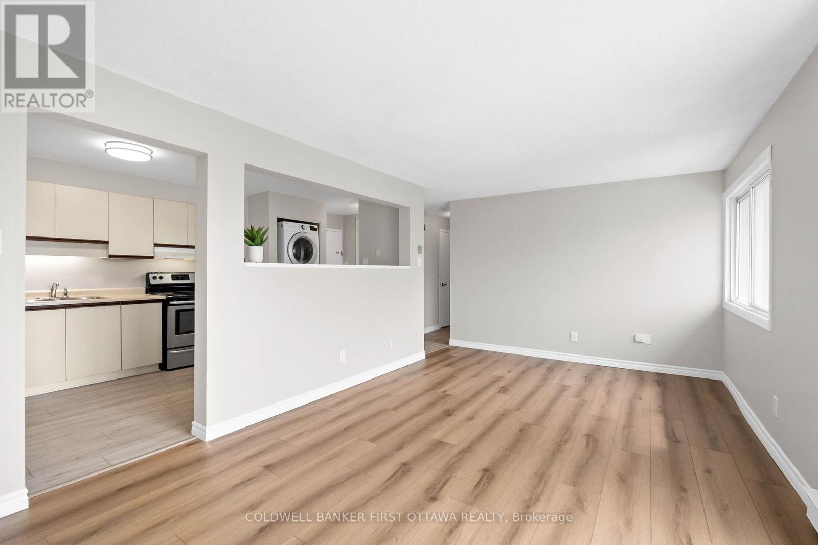 Photo 15 of 400 216 Viewmount Drive, Ottawa ON