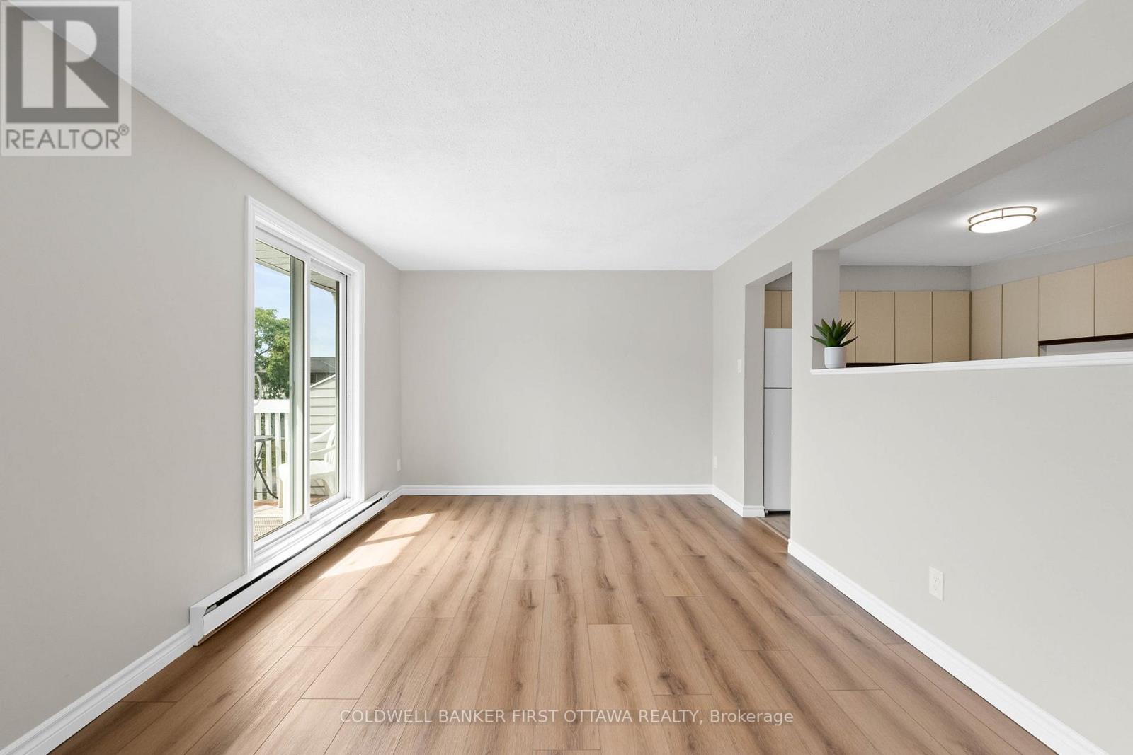 Photo 17 of 400 216 Viewmount Drive, Ottawa ON