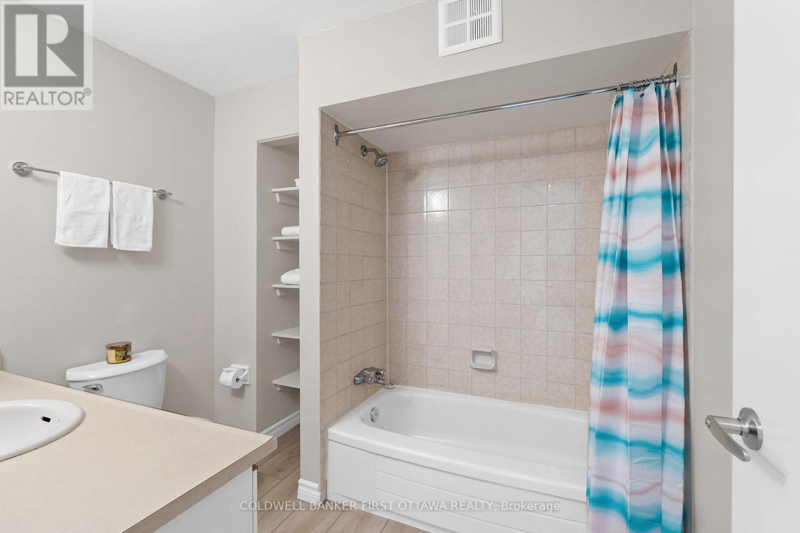 Photo 29 of 400 216 Viewmount Drive, Ottawa ON