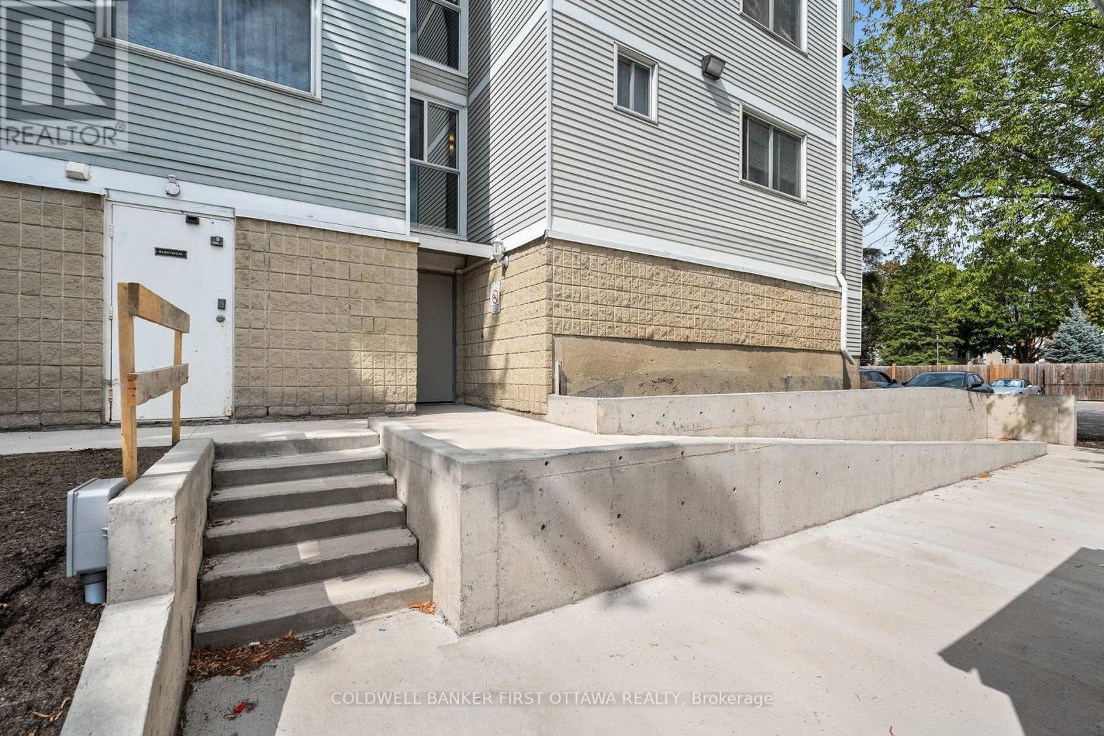 Photo 32 of 400 216 Viewmount Drive, Ottawa ON