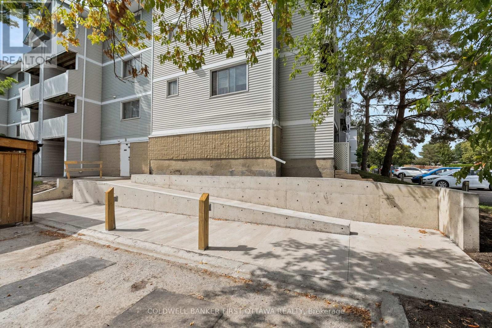 Photo 33 of 400 216 Viewmount Drive, Ottawa ON