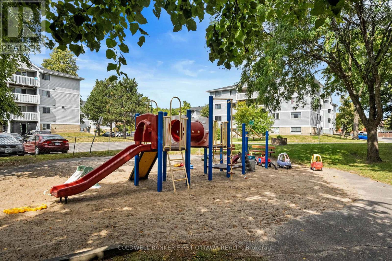Photo 34 of 400 216 Viewmount Drive, Ottawa ON