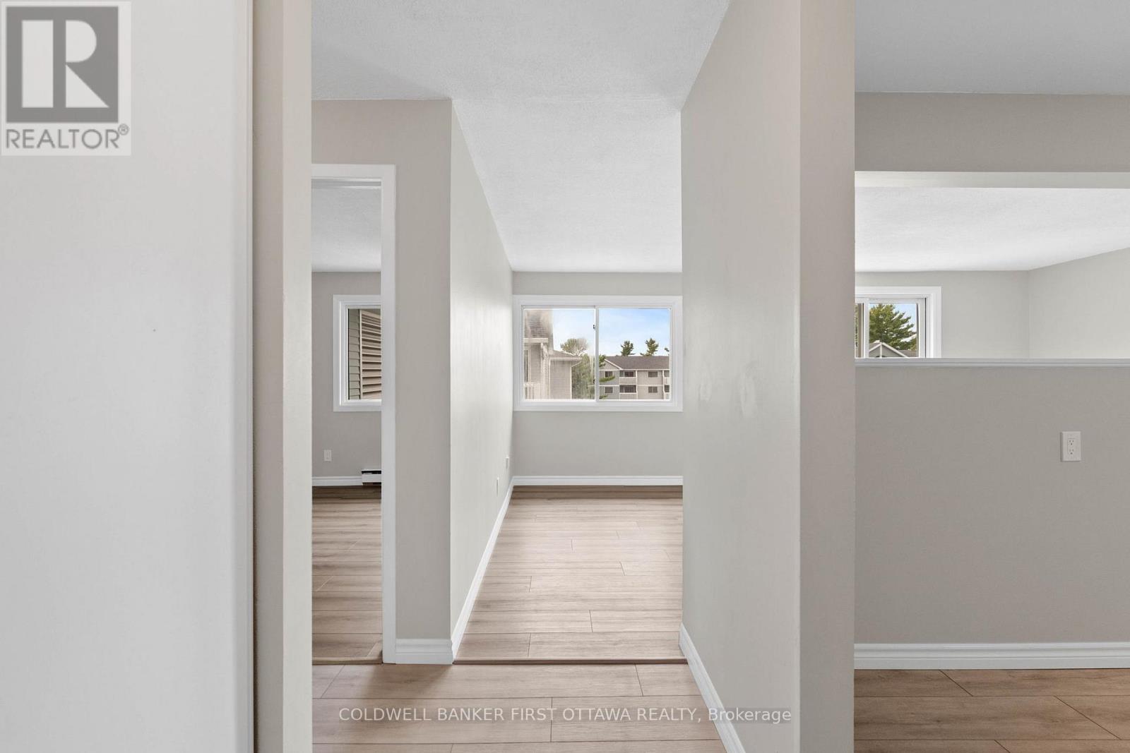 Photo 7 of 400 216 Viewmount Drive, Ottawa ON