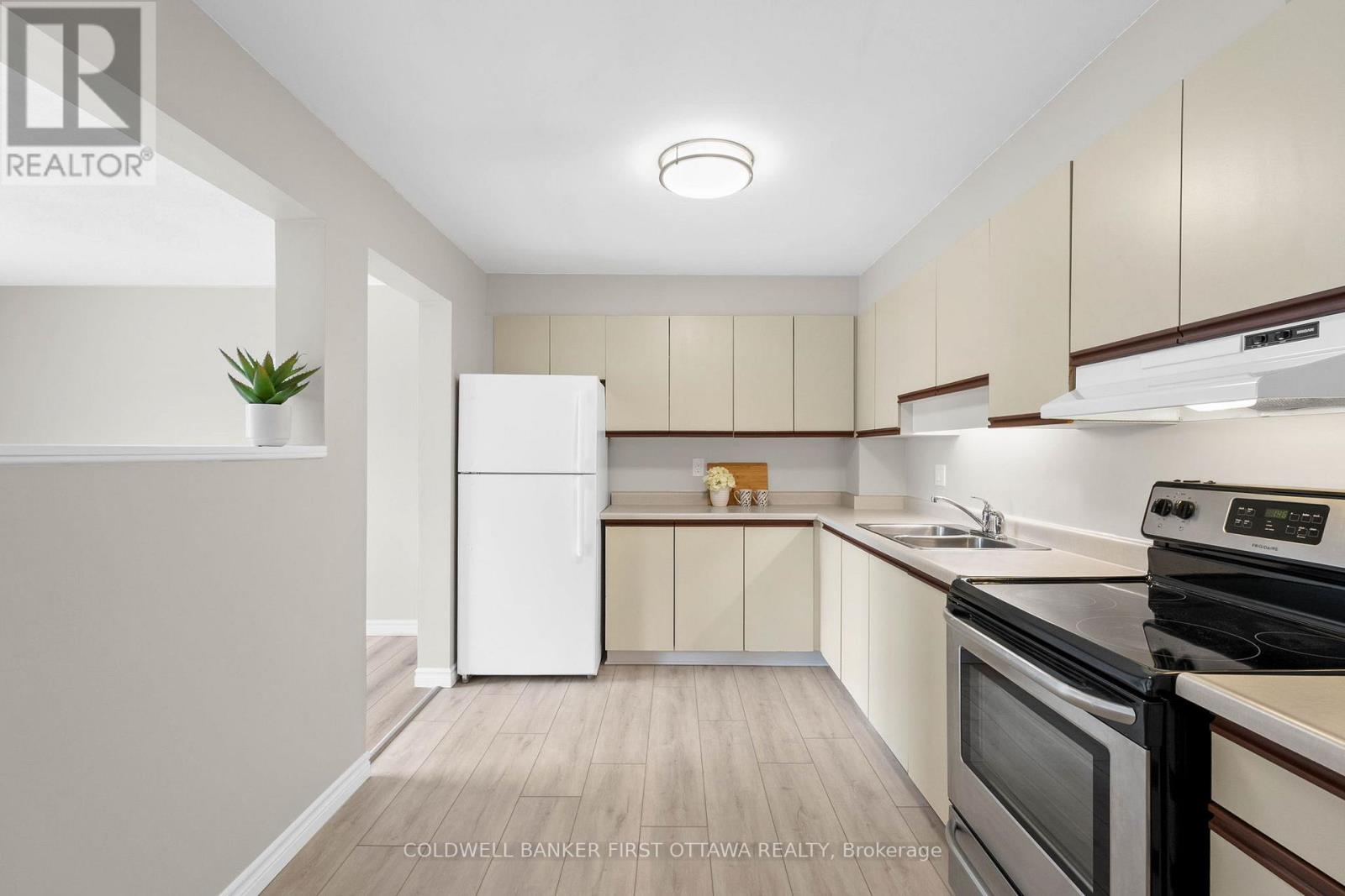 Photo 8 of 400 216 Viewmount Drive, Ottawa ON