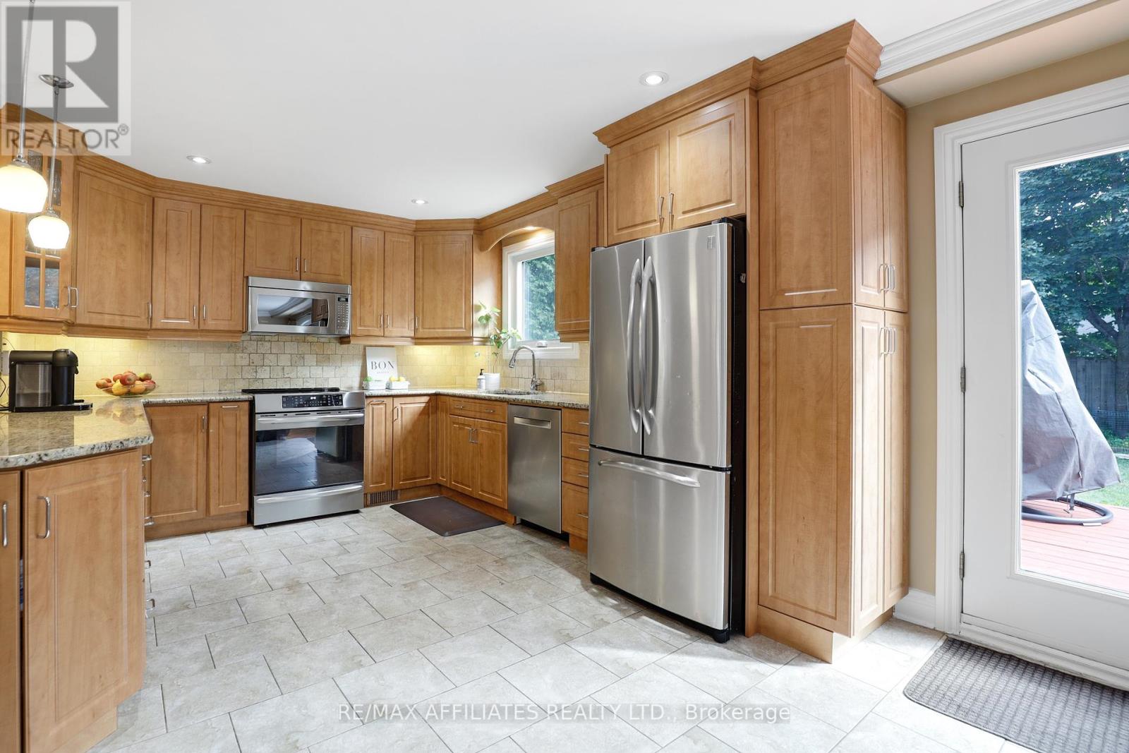 Photo 16 of 2347 Briar Hill Drive, Ottawa ON