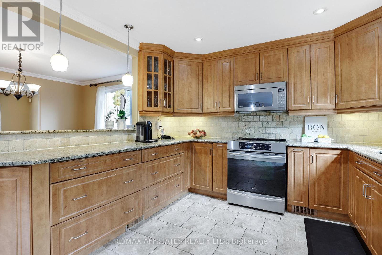 Photo 17 of 2347 Briar Hill Drive, Ottawa ON