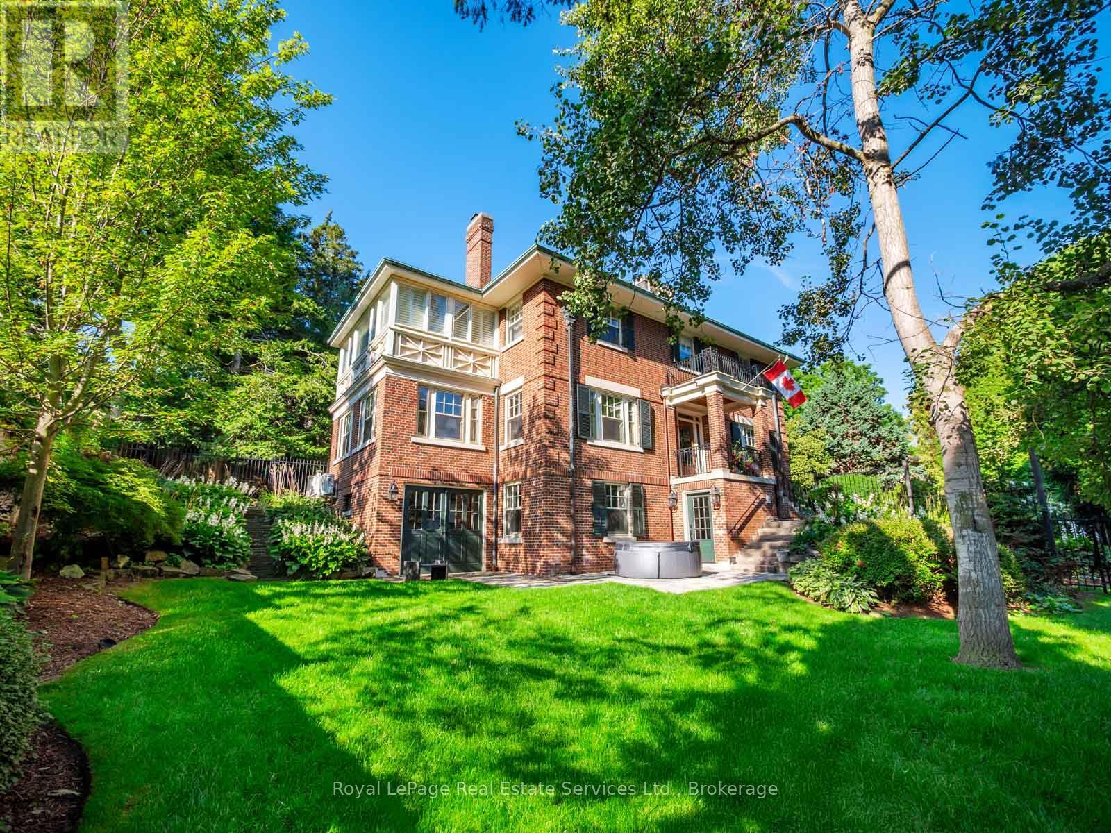 Photo 2 of 184 King Street, Oakville ON