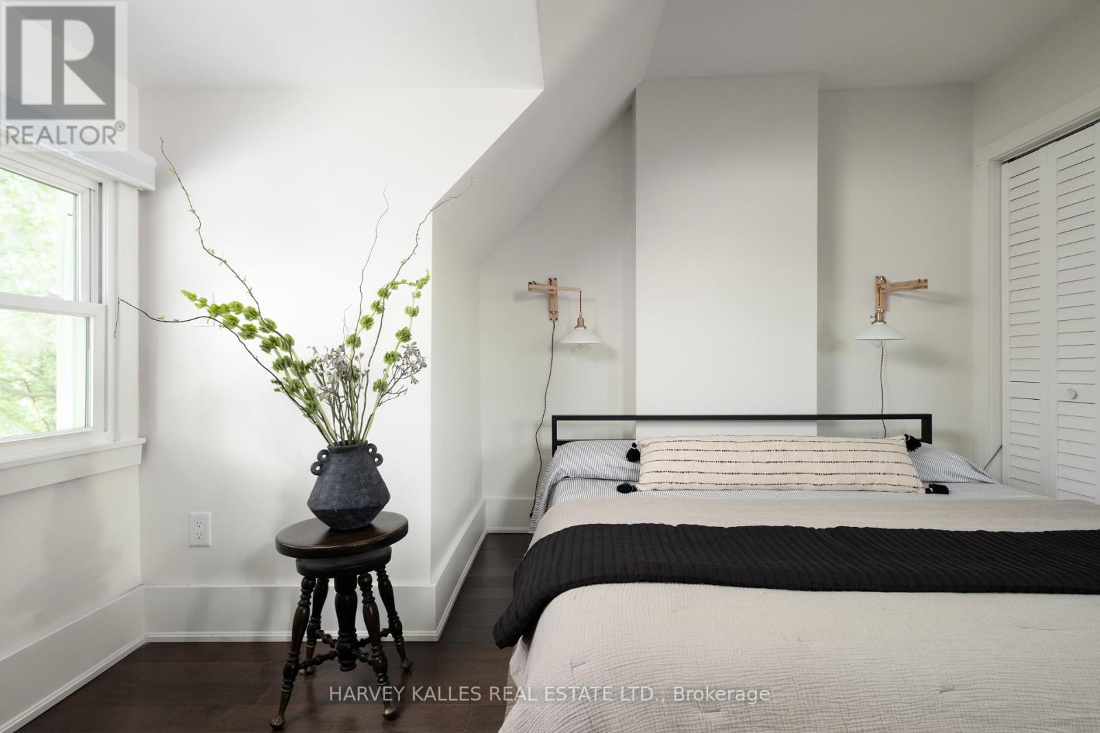 Photo 13 of 410 Roxton Road, Toronto ON