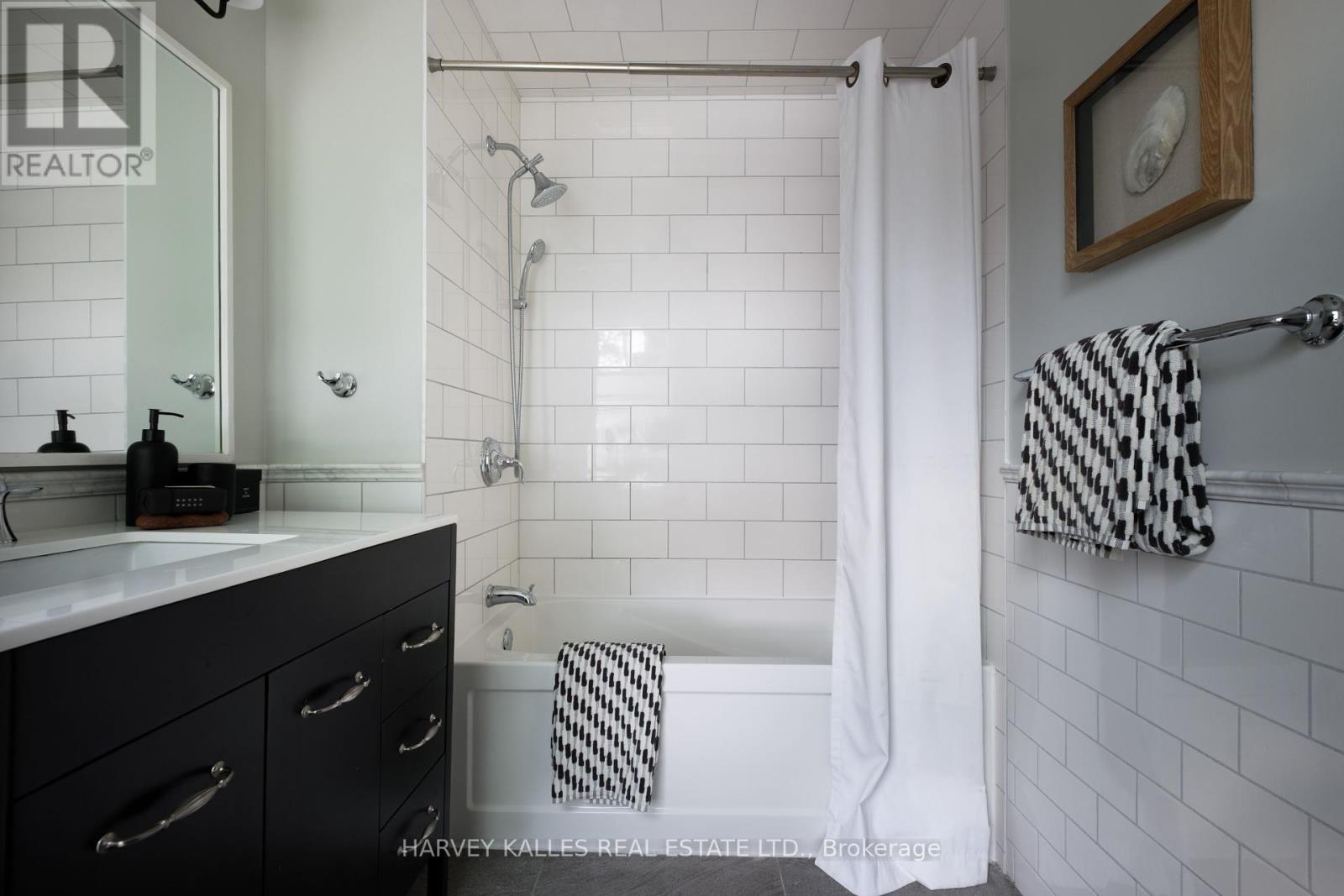 Photo 23 of 410 Roxton Road, Toronto ON