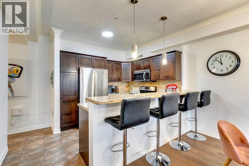 Photo 7 of 6 1729 34 Avenue Sw, Calgary AB