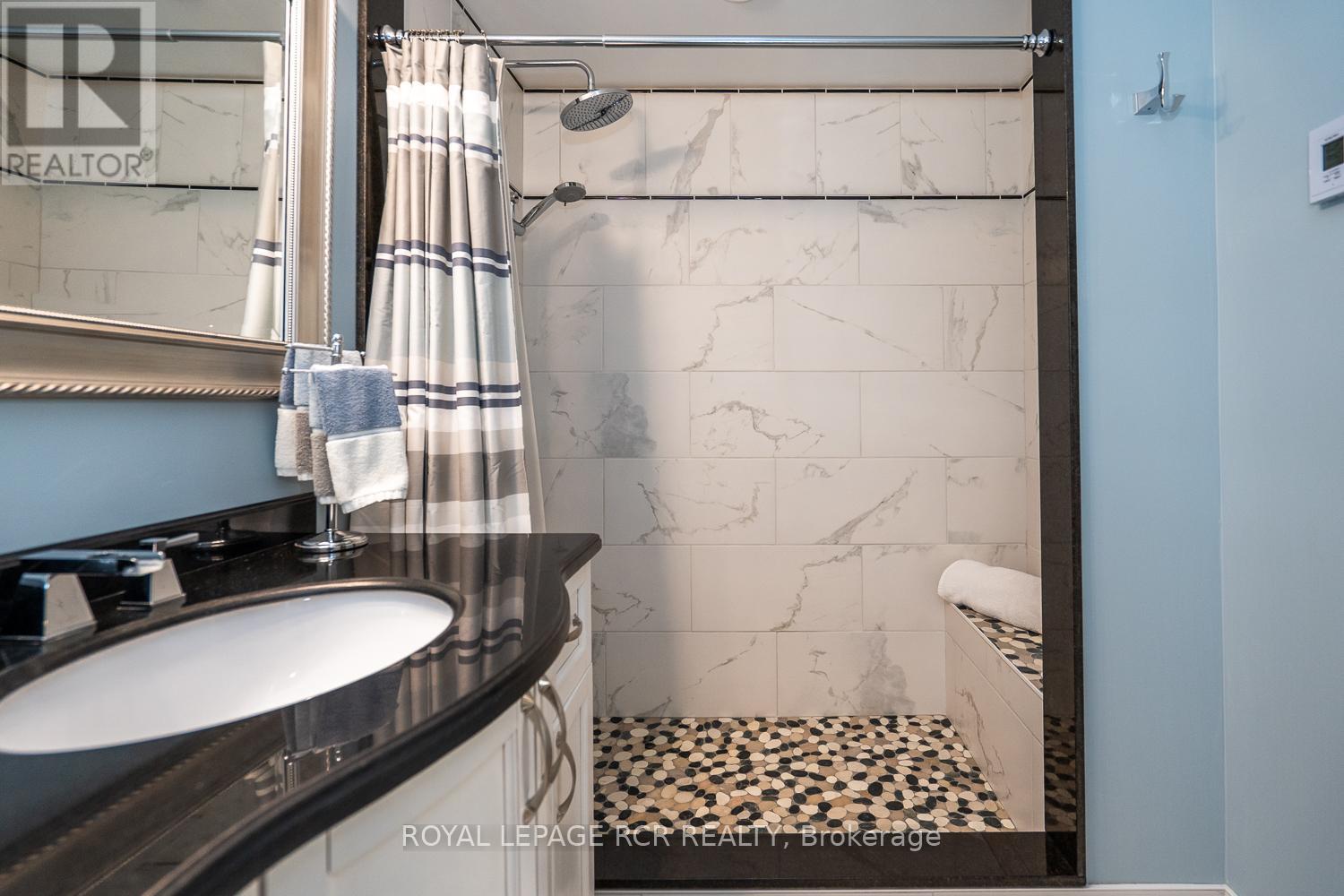 Photo 25 of 39 Dinnick Crescent, Orangeville ON