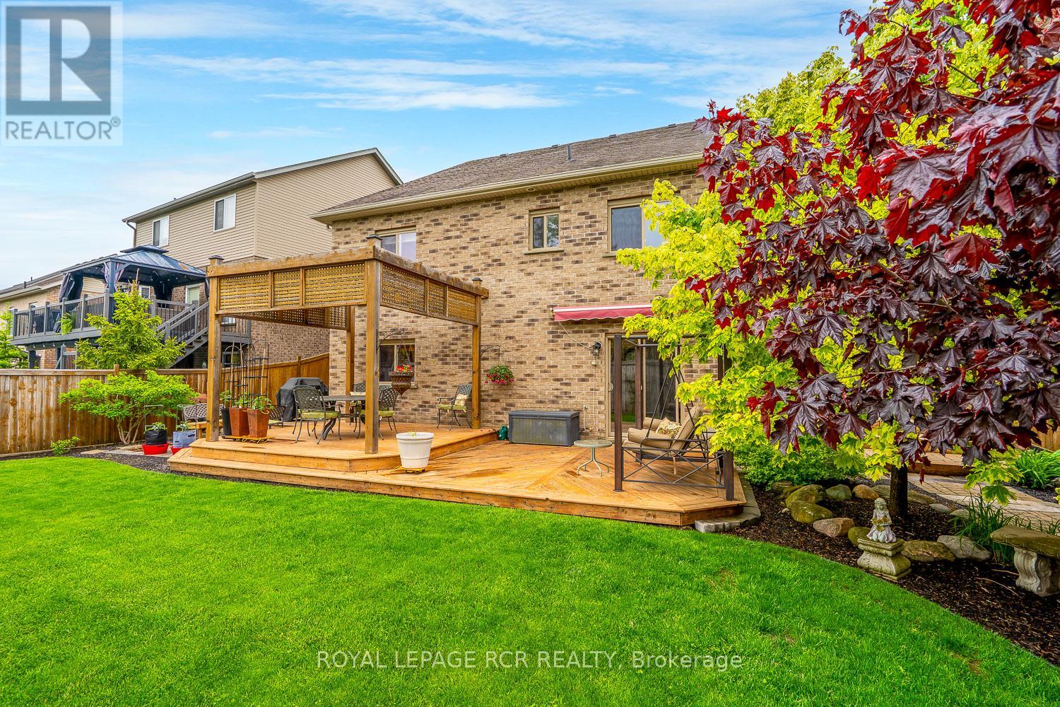 Photo 33 of 39 Dinnick Crescent, Orangeville ON