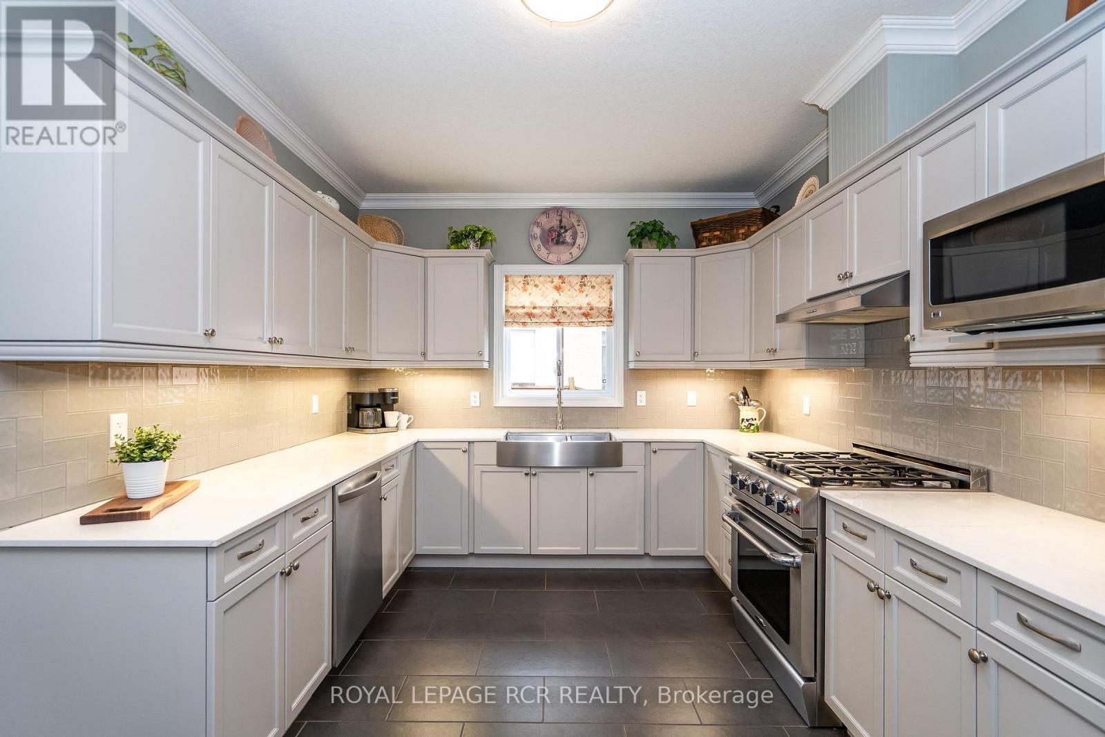 Photo 5 of 39 Dinnick Crescent, Orangeville ON