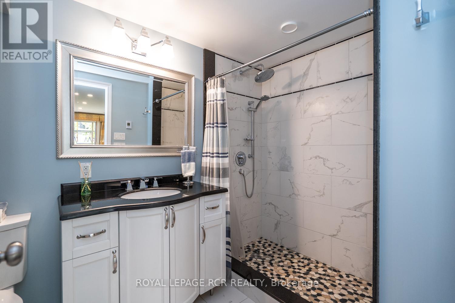 Photo 24 of 39 Dinnick Crescent, Orangeville ON