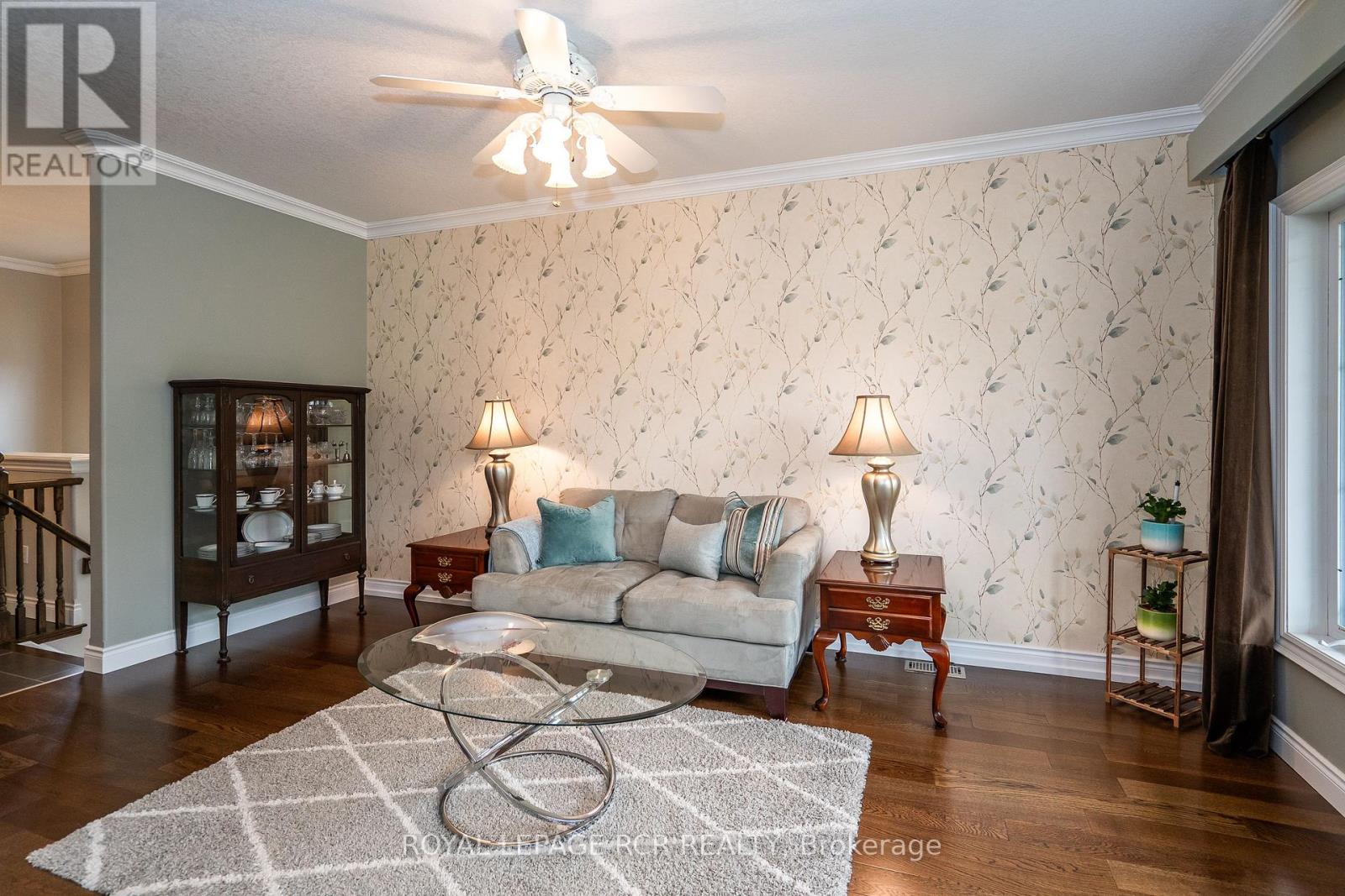 Photo 11 of 39 Dinnick Crescent, Orangeville ON