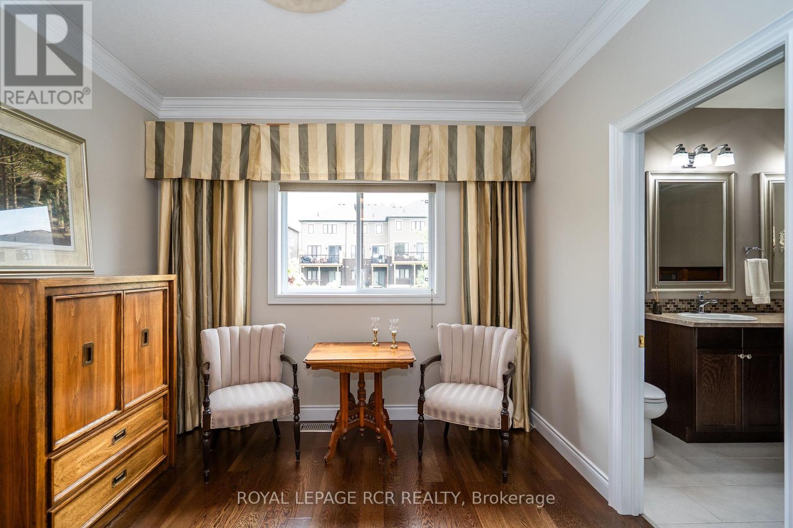 Photo 15 of 39 Dinnick Crescent, Orangeville ON