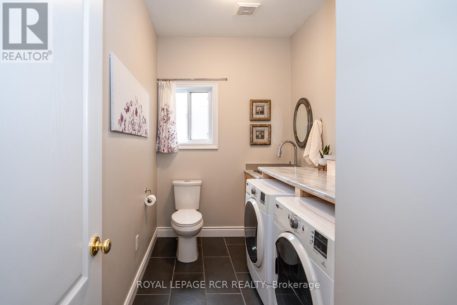 Photo 22 of 39 Dinnick Crescent, Orangeville ON